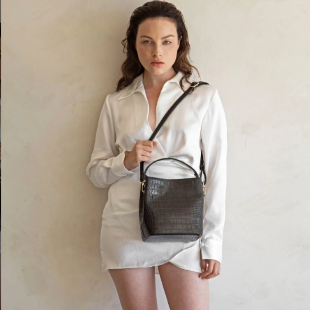 AOTA Elena Vegan Black Faux Croc Embossed Bucket Crossbody Bag Black NWT - Picture 11 of 11